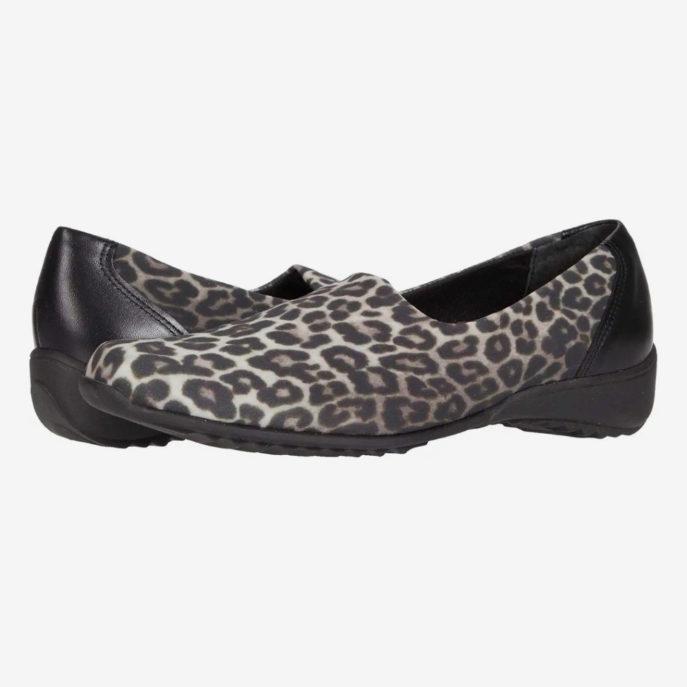 Munro Iriana Traveler Flats Leopard Print Comfort Slip On Shoes Size 5M